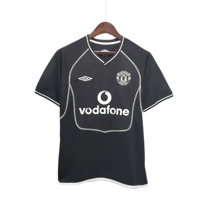 https://cdn.shopify.com/s/files/1/0826/7228/8075/files/20002002-manchester-united-vodafone-goalkeeper-retro-kit-classickits433-904224.webp?v=1741197621