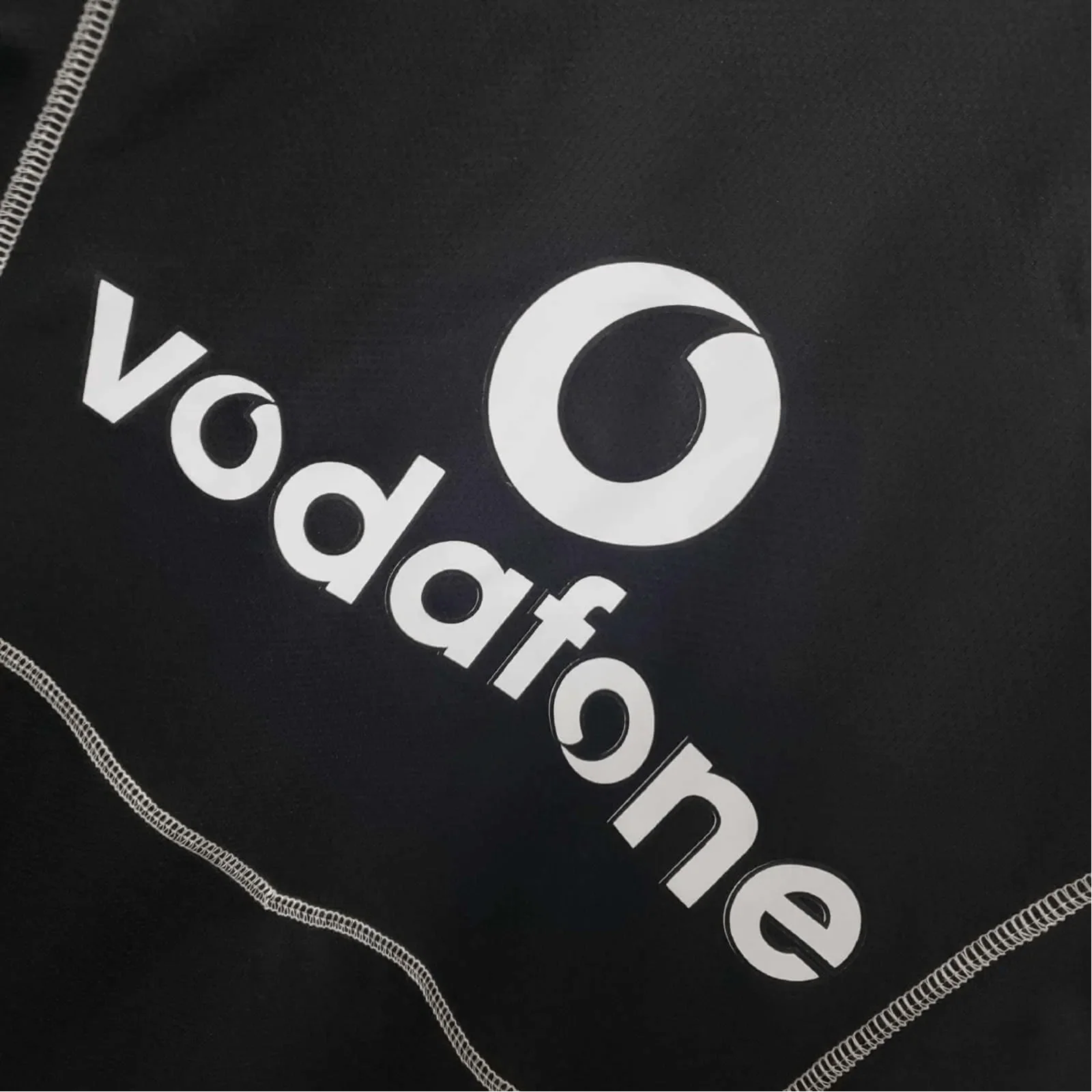 https://cdn.shopify.com/s/files/1/0826/7228/8075/files/20002002-manchester-united-vodafone-goalkeeper-retro-kit-classickits433-965541.webp?v=1741197620