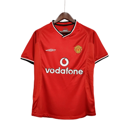 https://cdn.shopify.com/s/files/1/0826/7228/8075/files/20002002-manchester-united-vodafone-home-retro-kit-classickits433-180688.webp?v=1741199184