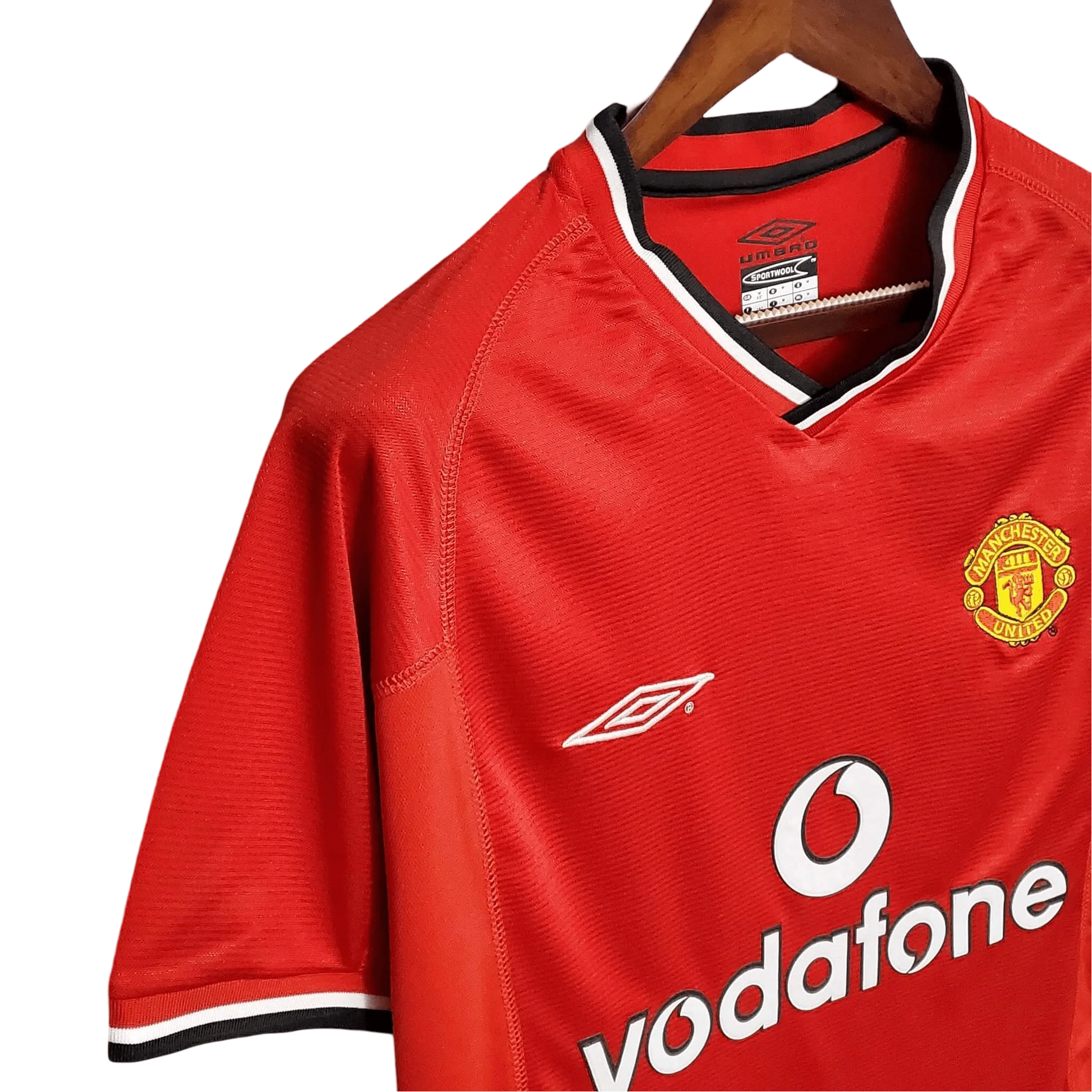 https://cdn.shopify.com/s/files/1/0826/7228/8075/files/20002002-manchester-united-vodafone-home-retro-kit-classickits433-754019.webp?v=1741199186