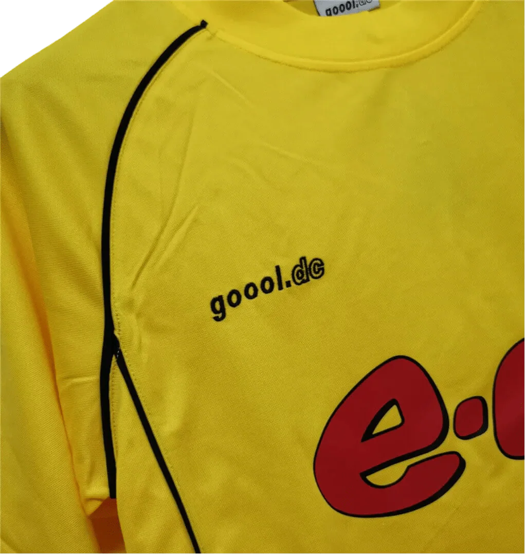 https://cdn.shopify.com/s/files/1/0826/7228/8075/files/20012002-borussia-dortmund-eon-champions-league-retro-kit-classickits433-242379.webp?v=1741197744