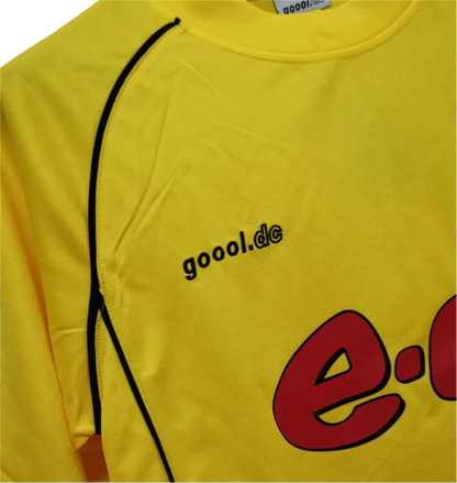 https://cdn.shopify.com/s/files/1/0826/7228/8075/files/20012002-borussia-dortmund-eon-champions-league-retro-kit-classickits433-242379.webp?v=1741197744