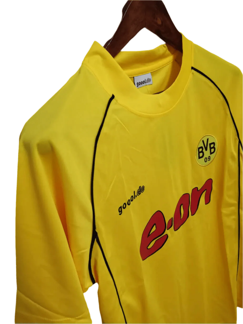 https://cdn.shopify.com/s/files/1/0826/7228/8075/files/20012002-borussia-dortmund-eon-champions-league-retro-kit-classickits433-473371.webp?v=1741197744