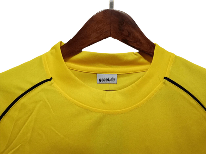 https://cdn.shopify.com/s/files/1/0826/7228/8075/files/20012002-borussia-dortmund-eon-champions-league-retro-kit-classickits433-630288.webp?v=1741197743