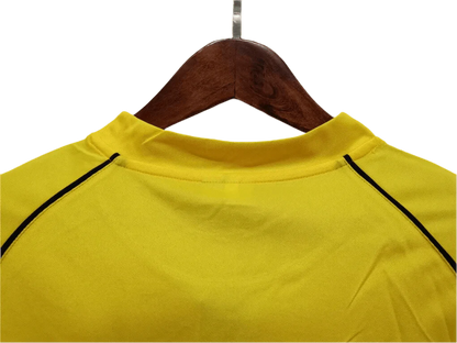 https://cdn.shopify.com/s/files/1/0826/7228/8075/files/20012002-borussia-dortmund-eon-champions-league-retro-kit-classickits433-924264.webp?v=1741197744