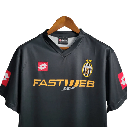 https://cdn.shopify.com/s/files/1/0826/7228/8075/files/20012002-juventus-fastweb-away-retro-kit-classickits433-801404.webp?v=1741198788