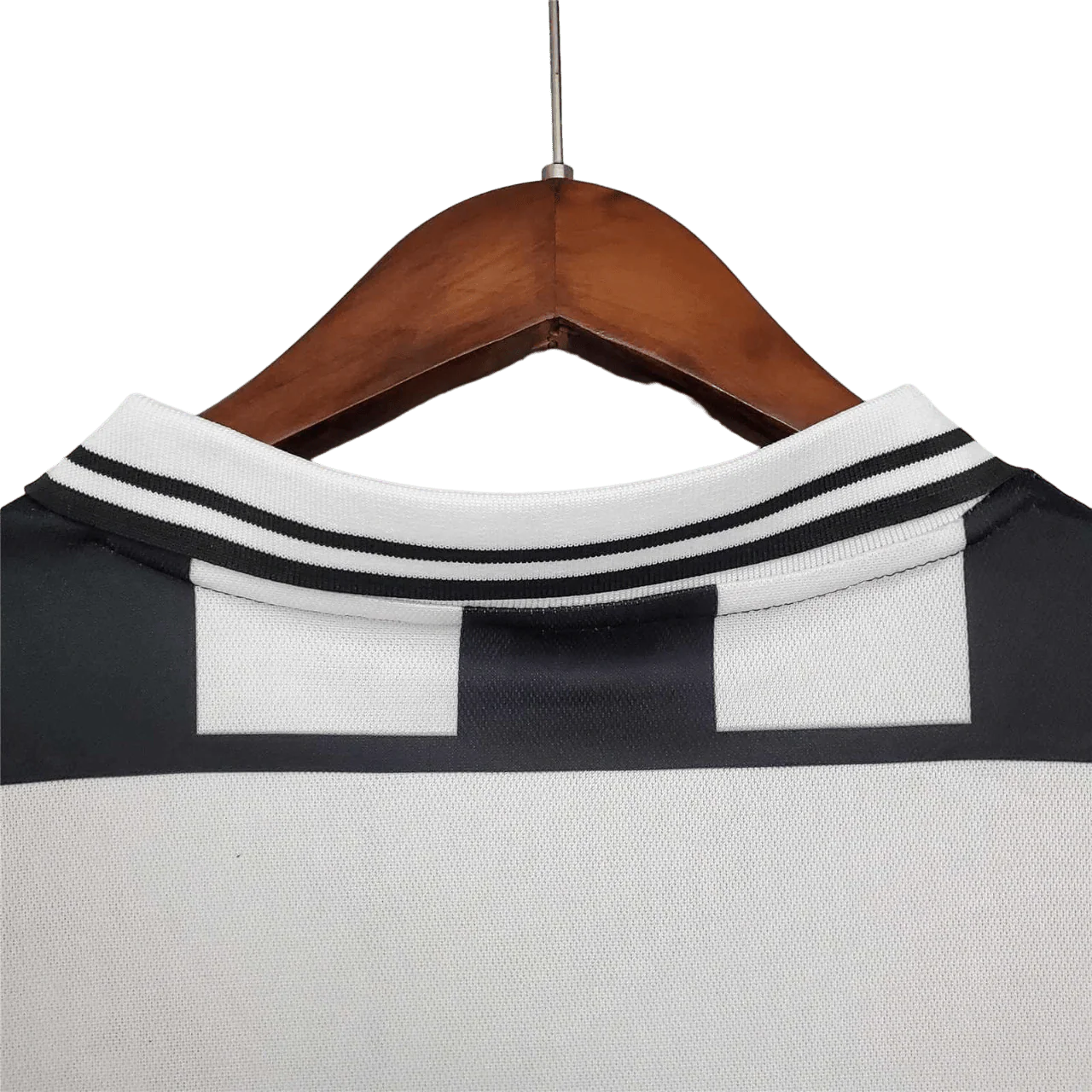 https://cdn.shopify.com/s/files/1/0826/7228/8075/files/20012002-juventus-fastweb-home-retro-kit-classickits433-167708.webp?v=1741198760