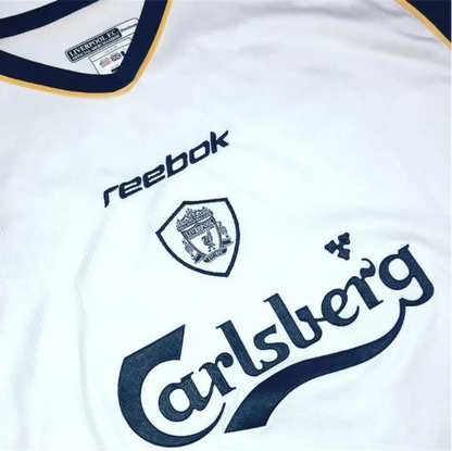 https://cdn.shopify.com/s/files/1/0826/7228/8075/files/20012002-liverpooi-carlsberg-white-away-retro-kit-classickits433-455054.webp?v=1741197839