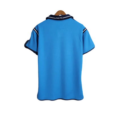 https://cdn.shopify.com/s/files/1/0826/7228/8075/files/20012002-manchester-city-eidos-home-retro-kit-classickits433-329877.webp?v=1741198006