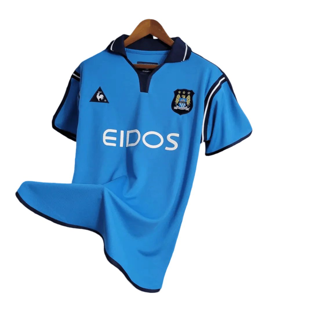 https://cdn.shopify.com/s/files/1/0826/7228/8075/files/20012002-manchester-city-eidos-home-retro-kit-classickits433-689129.webp?v=1741198008