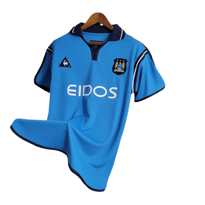 https://cdn.shopify.com/s/files/1/0826/7228/8075/files/20012002-manchester-city-eidos-home-retro-kit-classickits433-689129.webp?v=1741198008