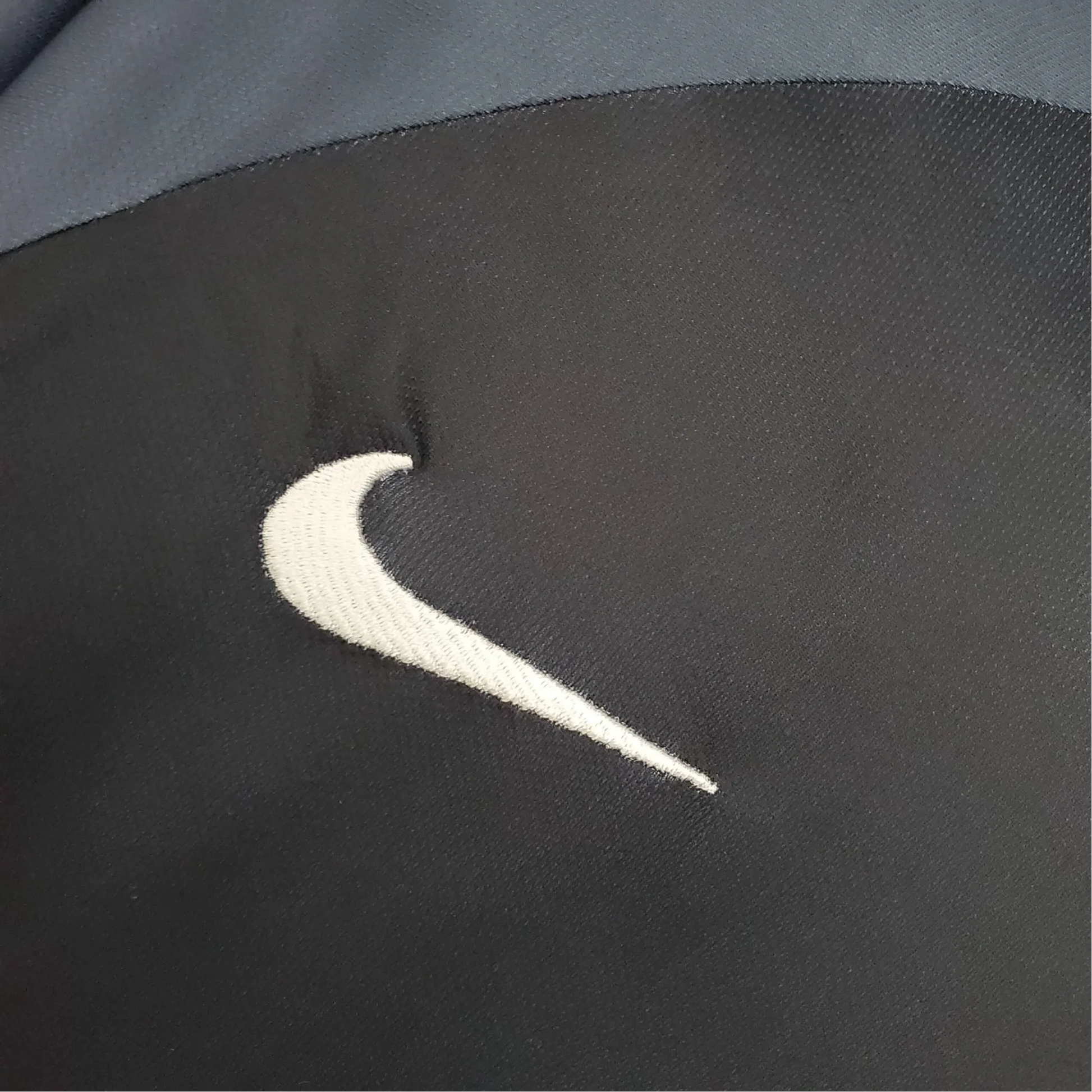 https://cdn.shopify.com/s/files/1/0826/7228/8075/files/20012002-paris-saint-germain-opel-3rd-black-retro-kit-227156.webp?v=1741198006
