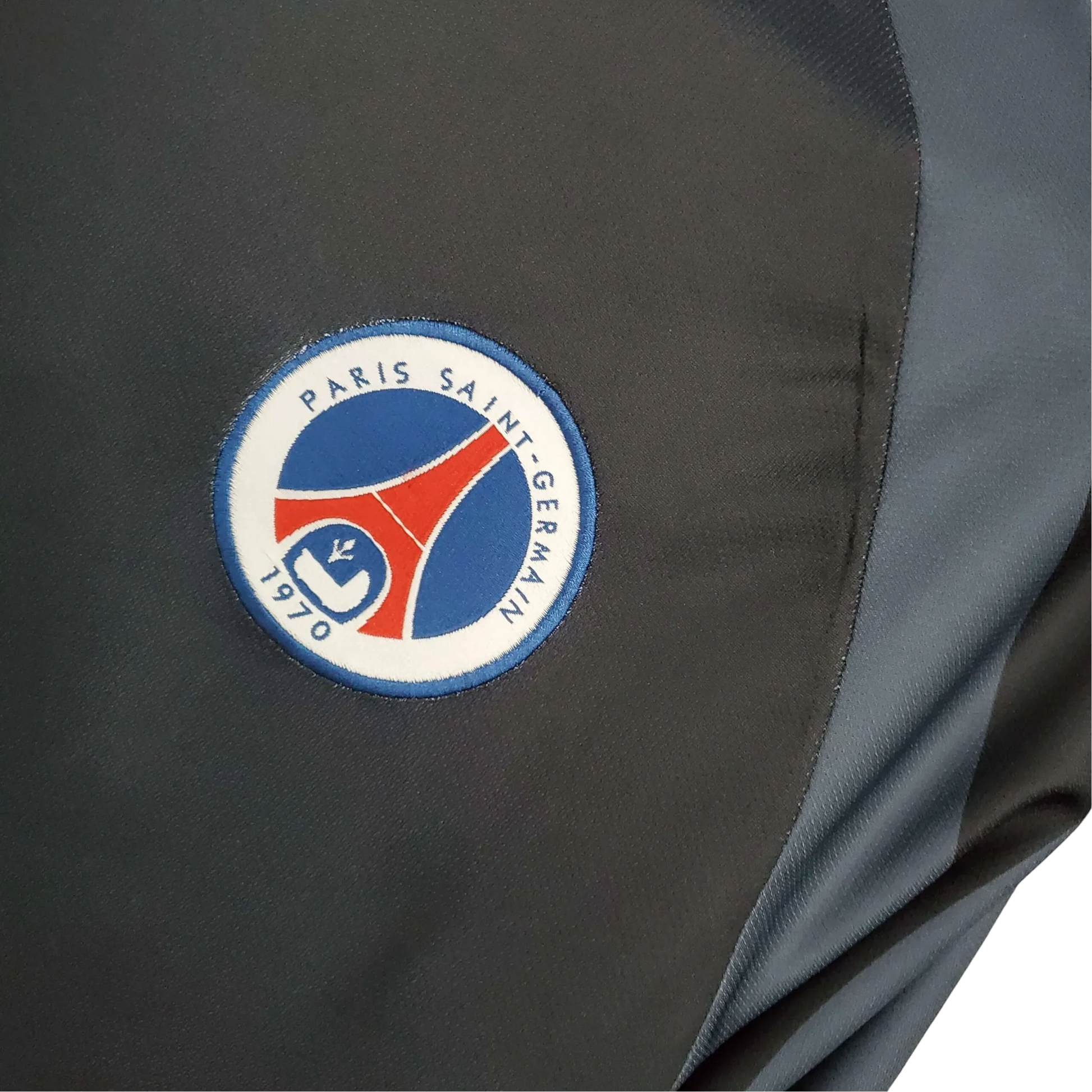 https://cdn.shopify.com/s/files/1/0826/7228/8075/files/20012002-paris-saint-germain-opel-3rd-black-retro-kit-233129.webp?v=1741198010