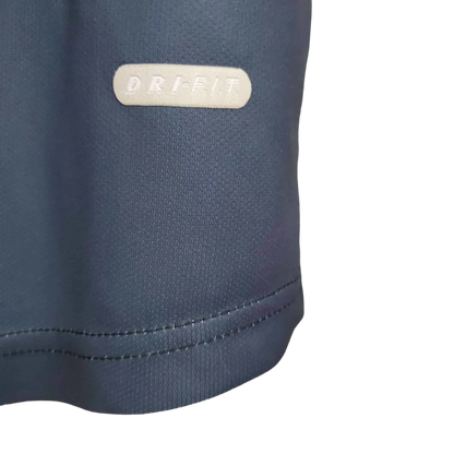 https://cdn.shopify.com/s/files/1/0826/7228/8075/files/20012002-paris-saint-germain-opel-3rd-black-retro-kit-336292.webp?v=1741198010