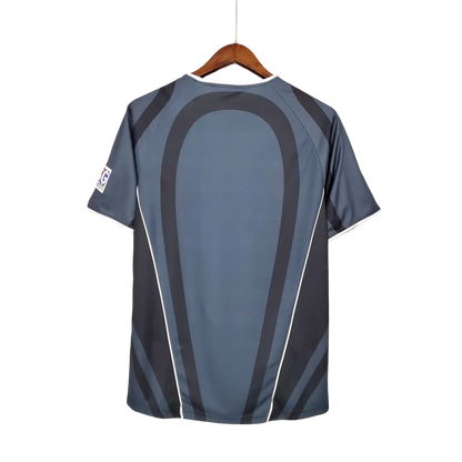 https://cdn.shopify.com/s/files/1/0826/7228/8075/files/20012002-paris-saint-germain-opel-3rd-black-retro-kit-503280.webp?v=1741198008