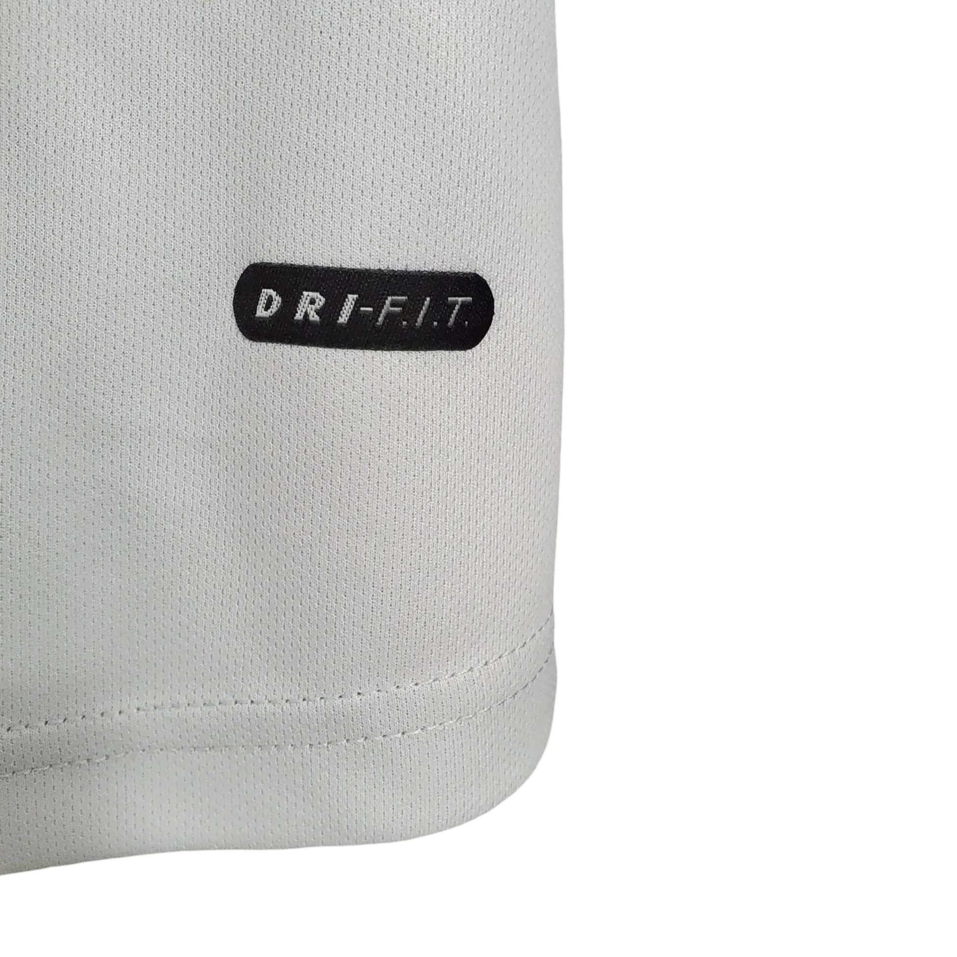https://cdn.shopify.com/s/files/1/0826/7228/8075/files/20012002-paris-saint-germain-opel-away-grey-retro-jersey-336677.webp?v=1741198006