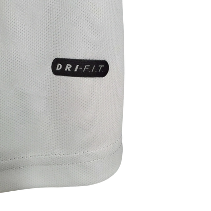 https://cdn.shopify.com/s/files/1/0826/7228/8075/files/20012002-paris-saint-germain-opel-away-grey-retro-jersey-336677.webp?v=1741198006