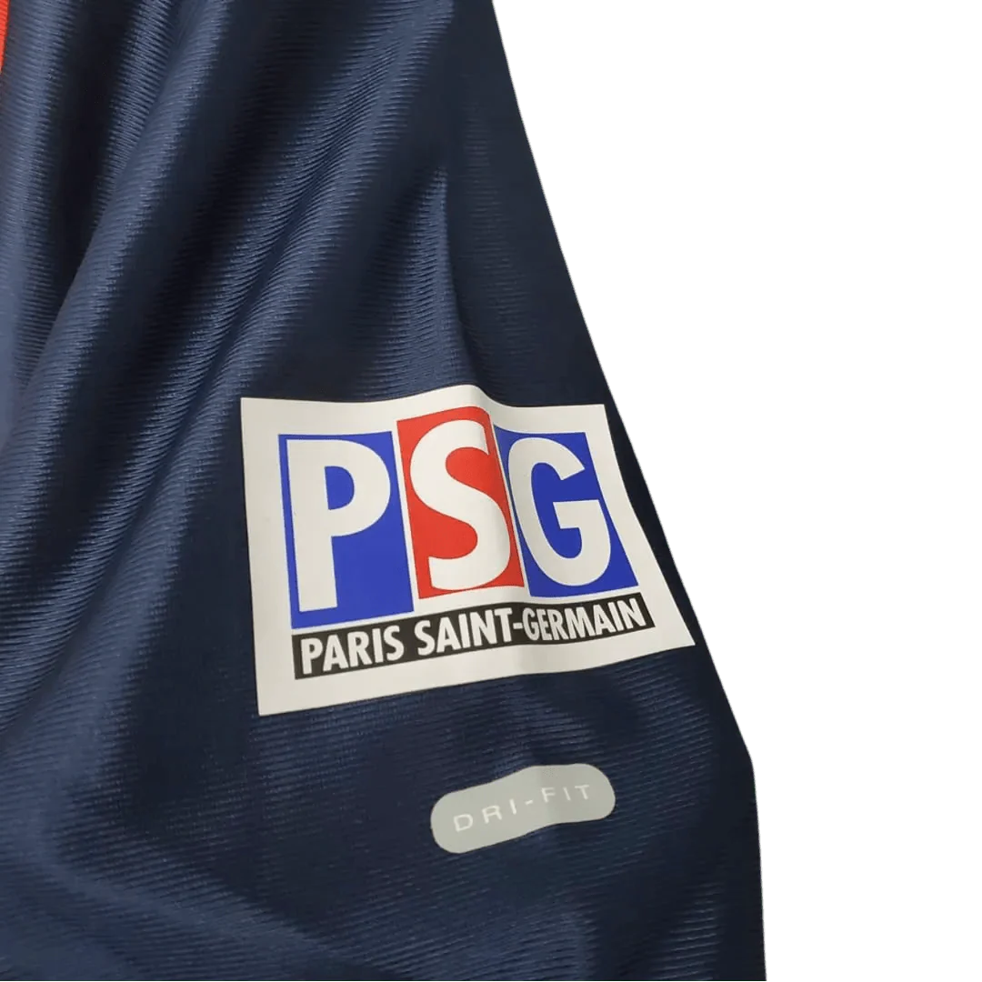 https://cdn.shopify.com/s/files/1/0826/7228/8075/files/20012002-paris-saint-germain-opel-home-retro-jersey-690948.webp?v=1741198015
