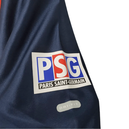 https://cdn.shopify.com/s/files/1/0826/7228/8075/files/20012002-paris-saint-germain-opel-home-retro-jersey-690948.webp?v=1741198015