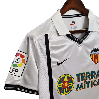 https://cdn.shopify.com/s/files/1/0826/7228/8075/files/20012002-valencia-terra-mitica-home-retro-kit-classickits433-387251.webp?v=1741199019
