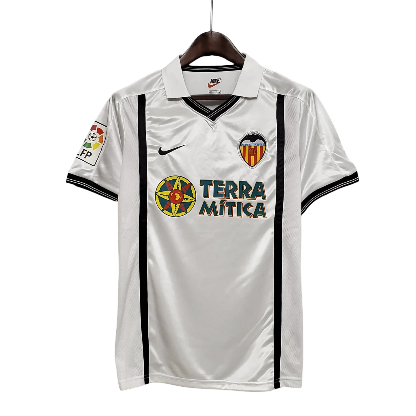 https://cdn.shopify.com/s/files/1/0826/7228/8075/files/20012002-valencia-terra-mitica-home-retro-kit-classickits433-538748.webp?v=1741199019