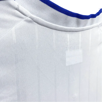 https://cdn.shopify.com/s/files/1/0826/7228/8075/files/20012003-chelsea-fly-emirates-away-retro-kit-classickits433-354028.webp?v=1741198265