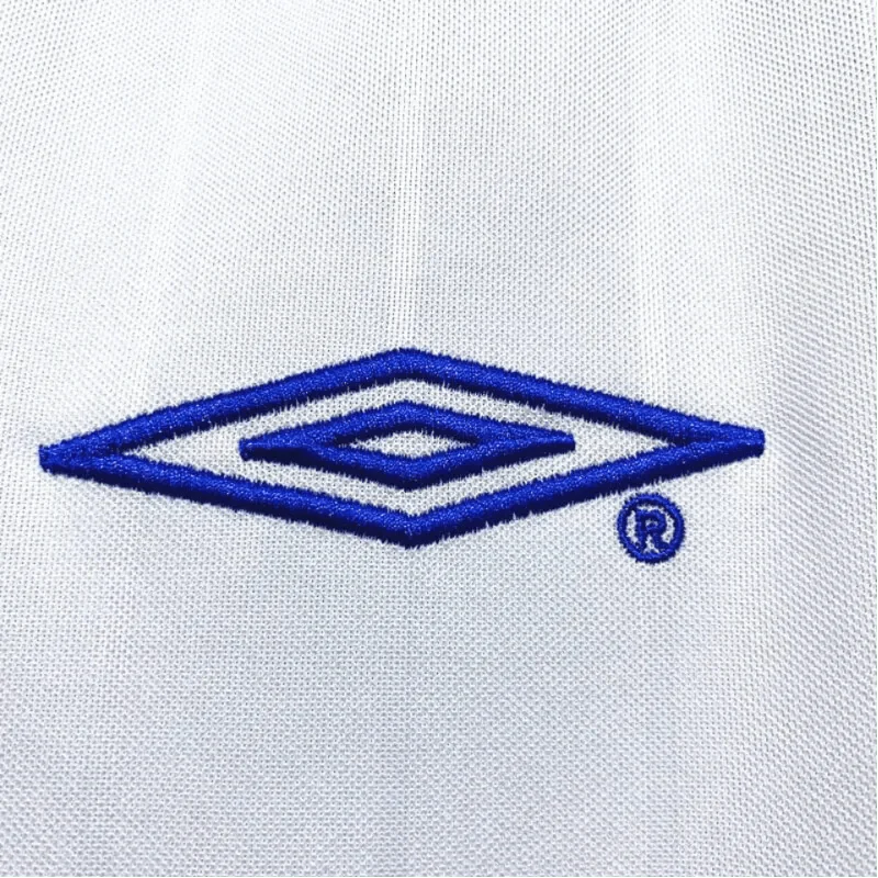 https://cdn.shopify.com/s/files/1/0826/7228/8075/files/20012003-chelsea-fly-emirates-away-retro-kit-classickits433-420231.webp?v=1741198263