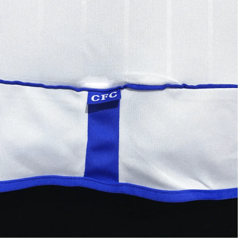 https://cdn.shopify.com/s/files/1/0826/7228/8075/files/20012003-chelsea-fly-emirates-away-retro-kit-classickits433-684903.webp?v=1741198264