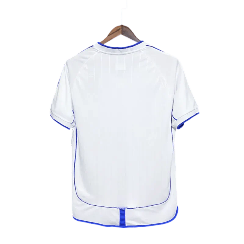 https://cdn.shopify.com/s/files/1/0826/7228/8075/files/20012003-chelsea-fly-emirates-away-retro-kit-classickits433-753469.webp?v=1741198338