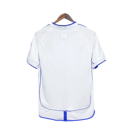 https://cdn.shopify.com/s/files/1/0826/7228/8075/files/20012003-chelsea-fly-emirates-away-retro-kit-classickits433-753469.webp?v=1741198338