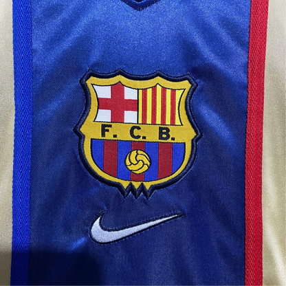 https://cdn.shopify.com/s/files/1/0826/7228/8075/files/20012003-fc-barcelona-away-retro-kit-571624.webp?v=1741197558