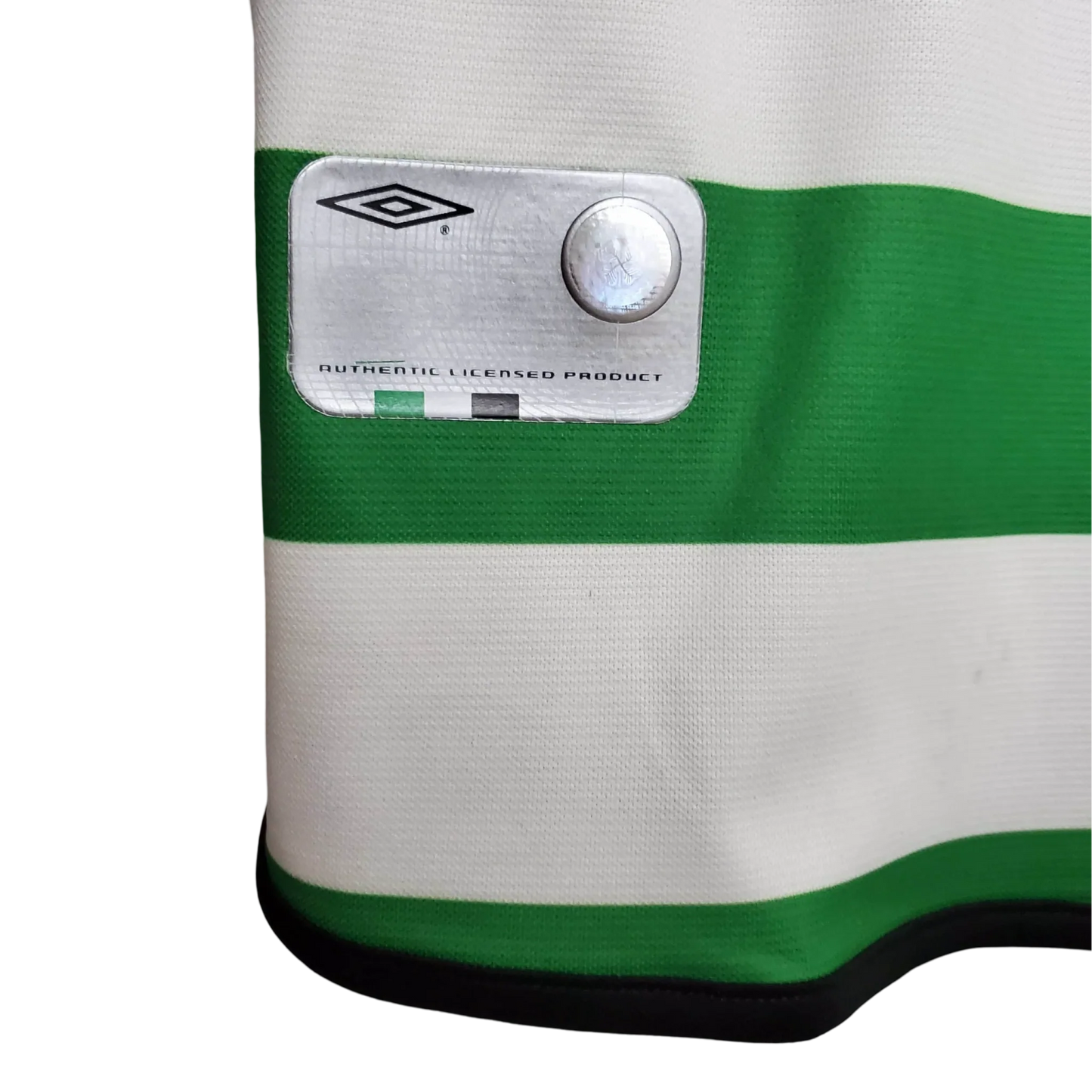 https://cdn.shopify.com/s/files/1/0826/7228/8075/files/20012003-glasgow-celtic-ntl-home-retro-kit-classickits433-728713.webp?v=1741198286