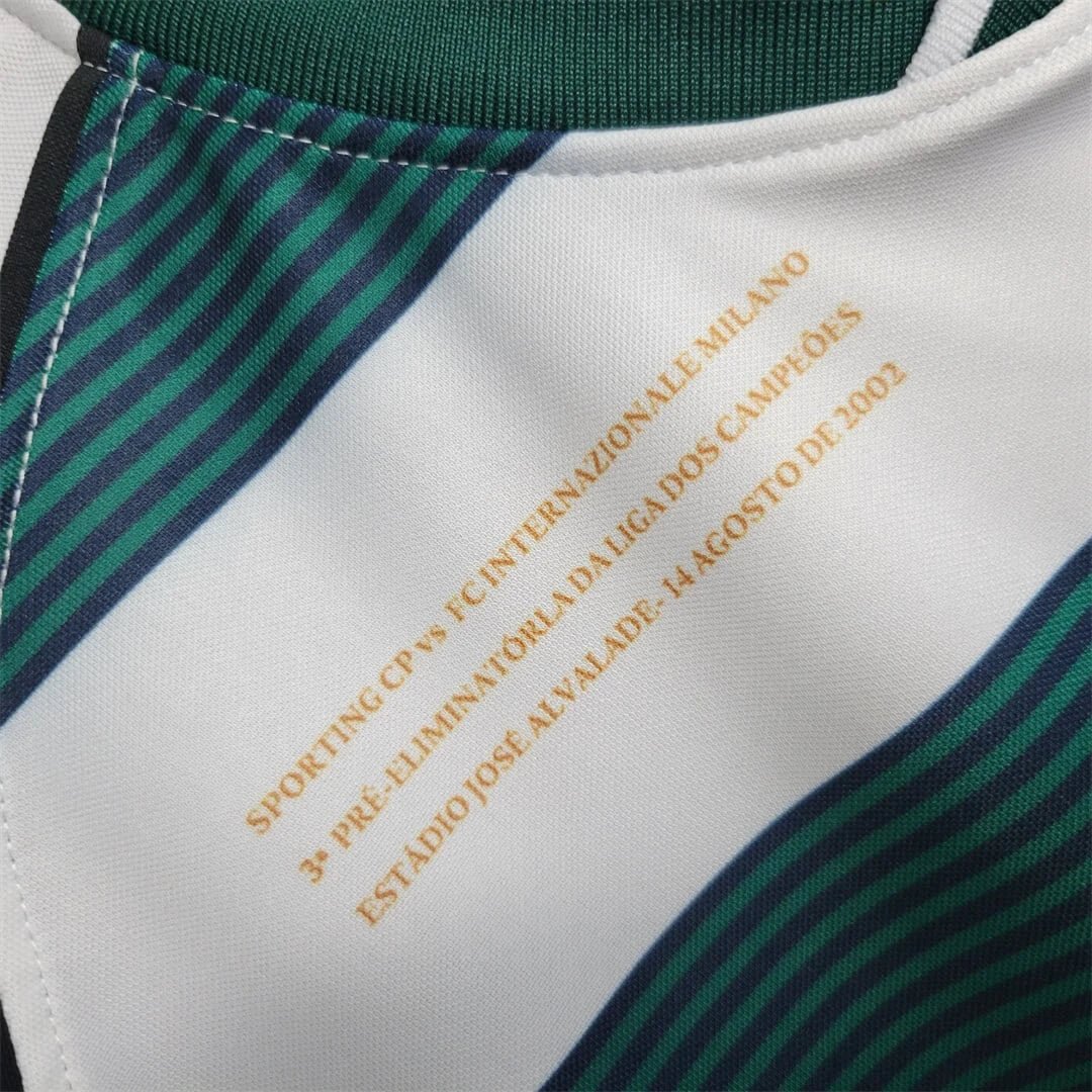 https://cdn.shopify.com/s/files/1/0826/7228/8075/files/20012003-sporting-lisbon-home-retro-jersey-at-govintagejersey-store-116712.webp?v=1741199328