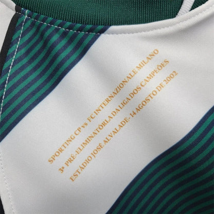 https://cdn.shopify.com/s/files/1/0826/7228/8075/files/20012003-sporting-lisbon-home-retro-jersey-at-govintagejersey-store-116712.webp?v=1741199328