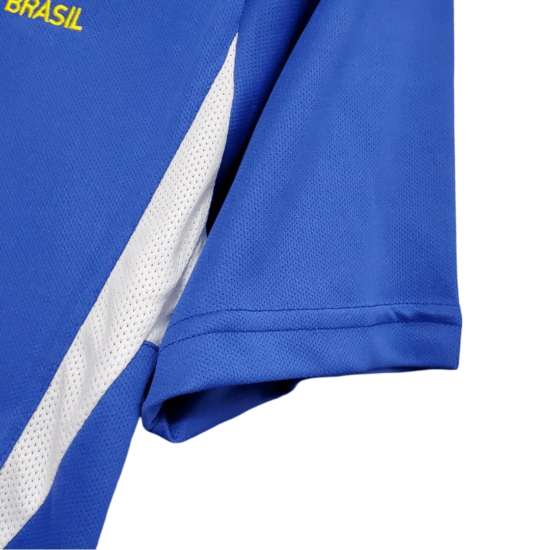 https://cdn.shopify.com/s/files/1/0826/7228/8075/files/2002-brazil-world-cup-away-retro-kit-classickits433-847230.webp?v=1741198760