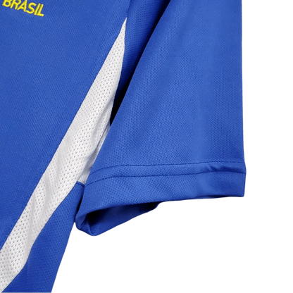 https://cdn.shopify.com/s/files/1/0826/7228/8075/files/2002-brazil-world-cup-away-retro-kit-classickits433-847230.webp?v=1741198760