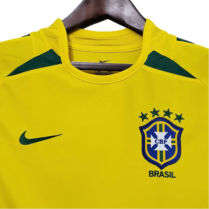 https://cdn.shopify.com/s/files/1/0826/7228/8075/files/2002-brazil-world-cup-home-retro-kit-classickits433-957040.webp?v=1741198809