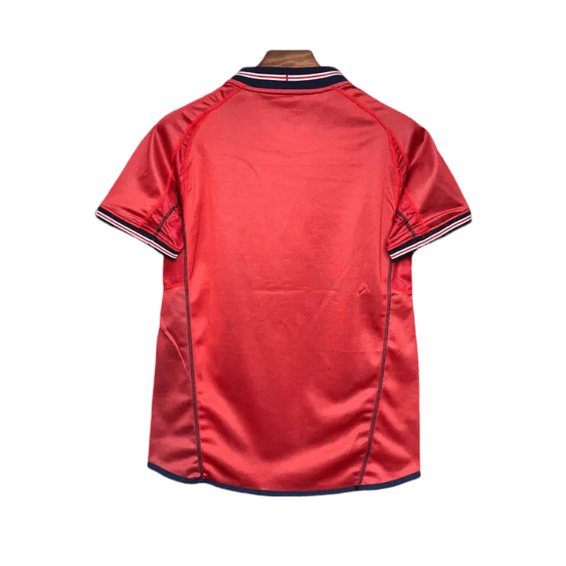 https://cdn.shopify.com/s/files/1/0826/7228/8075/files/2002-england-away-red-retro-kit-206770.webp?v=1741196950