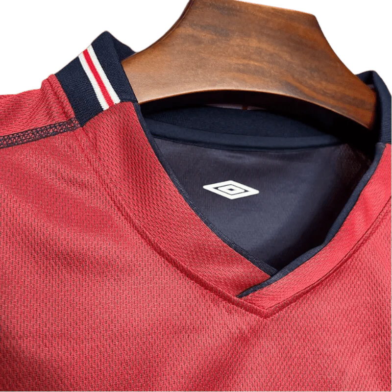 https://cdn.shopify.com/s/files/1/0826/7228/8075/files/2002-england-away-red-retro-kit-302924.webp?v=1741196952