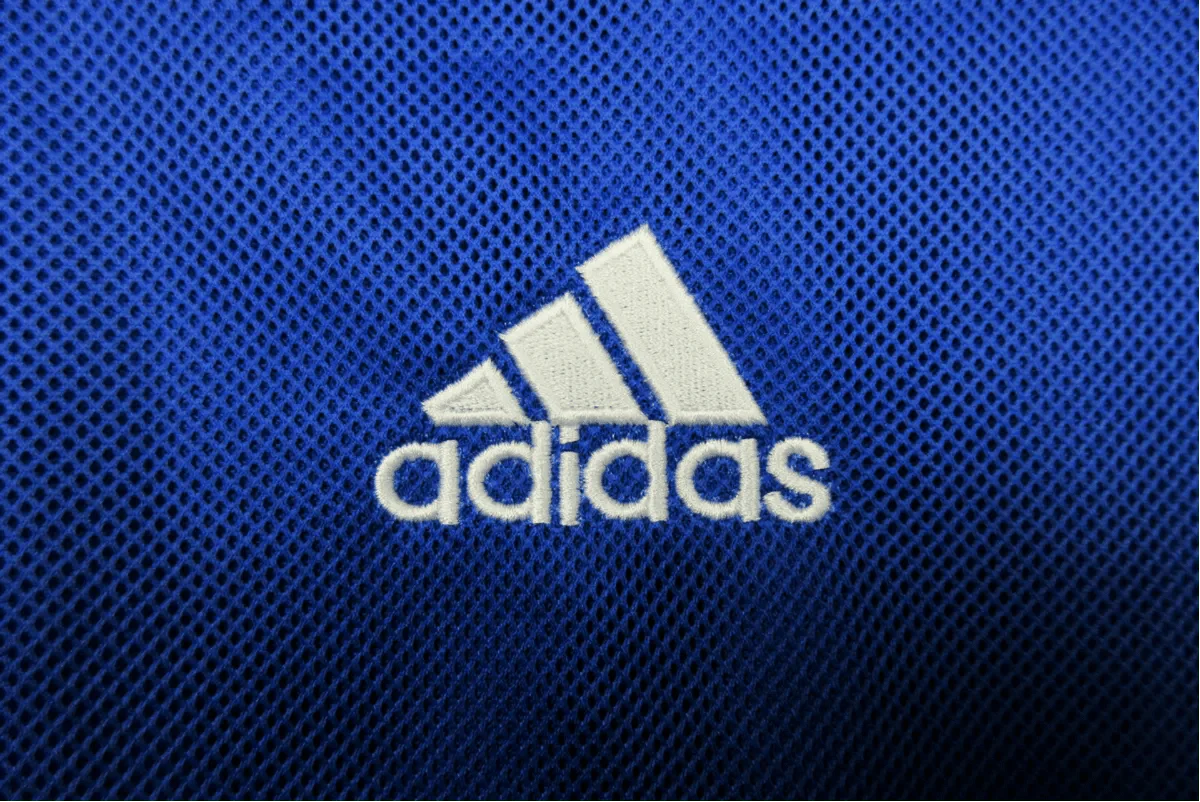https://cdn.shopify.com/s/files/1/0826/7228/8075/files/2002-france-home-retro-kit-858057.webp?v=1741197156