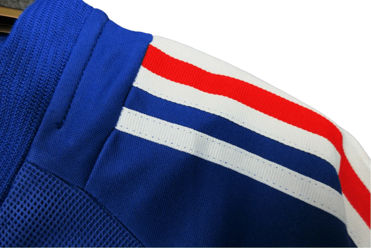 https://cdn.shopify.com/s/files/1/0826/7228/8075/files/2002-france-home-retro-kit-895610.webp?v=1741197159