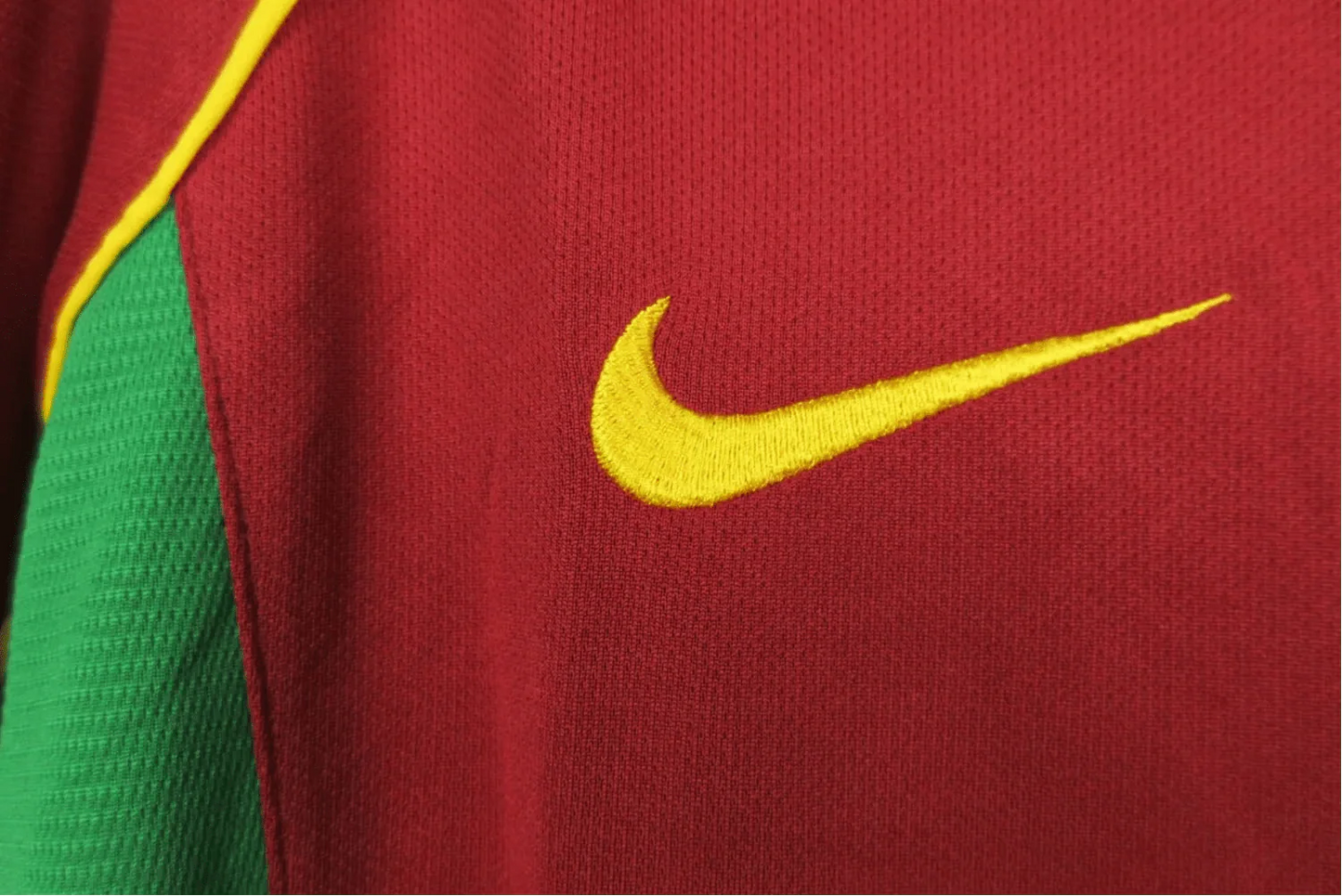 https://cdn.shopify.com/s/files/1/0826/7228/8075/files/2002-portugal-home-retro-kit-133599.webp?v=1741197027