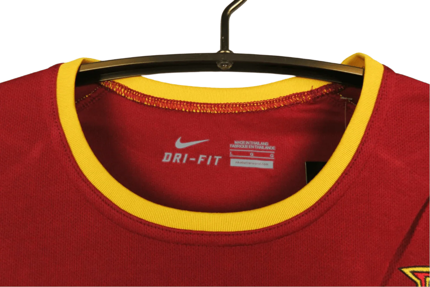 https://cdn.shopify.com/s/files/1/0826/7228/8075/files/2002-portugal-home-retro-kit-656349.webp?v=1741197032