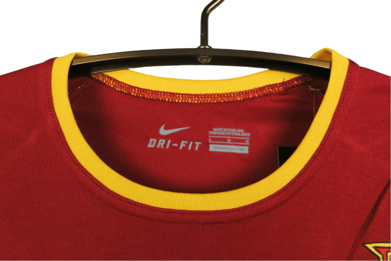 https://cdn.shopify.com/s/files/1/0826/7228/8075/files/2002-portugal-home-retro-kit-656349.webp?v=1741197032