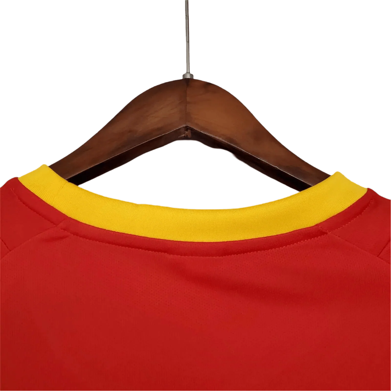 https://cdn.shopify.com/s/files/1/0826/7228/8075/files/2002-spain-home-red-retro-kit-140361.webp?v=1741197165