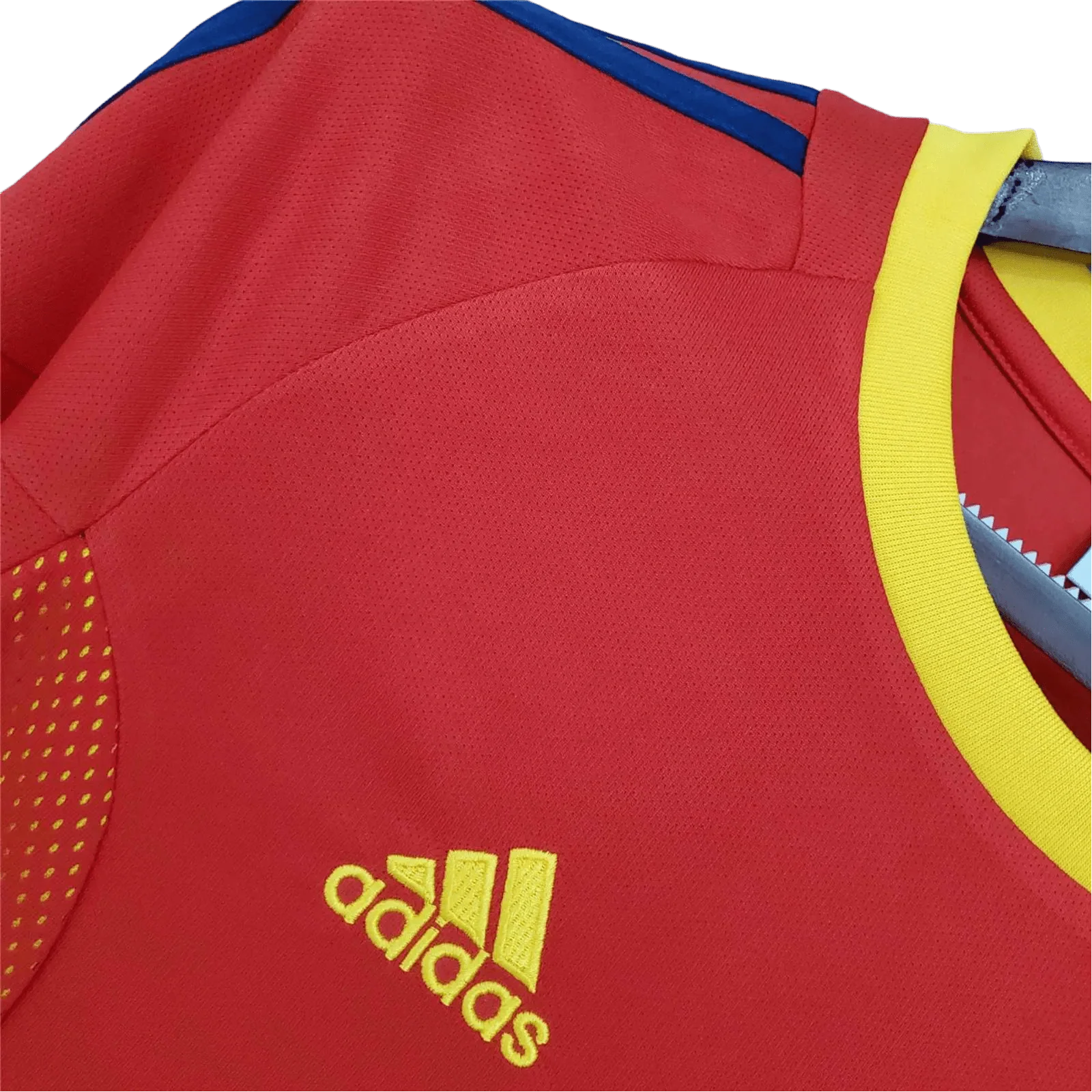 https://cdn.shopify.com/s/files/1/0826/7228/8075/files/2002-spain-home-red-retro-kit-344926.webp?v=1741197168