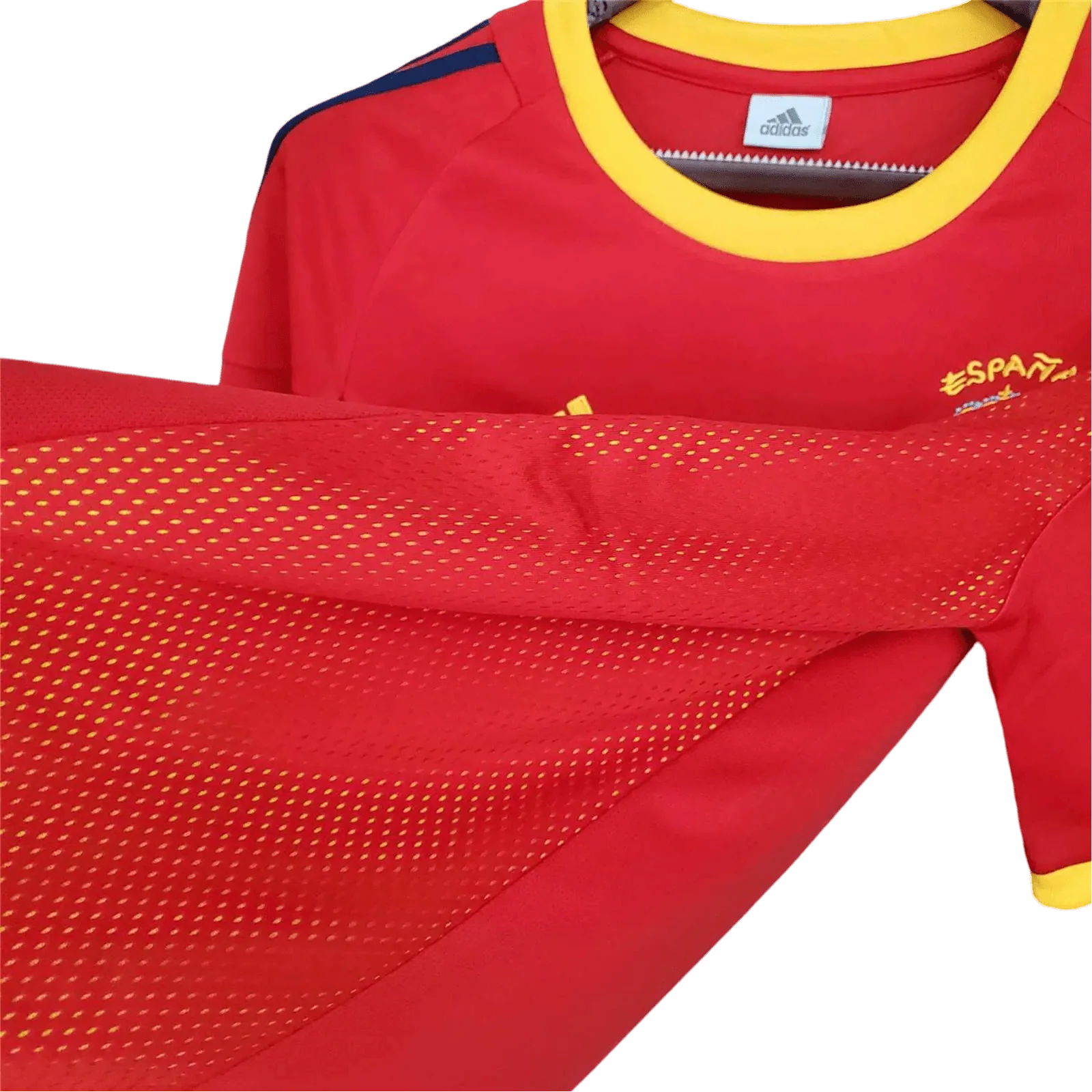 https://cdn.shopify.com/s/files/1/0826/7228/8075/files/2002-spain-home-red-retro-kit-755557.webp?v=1741197167