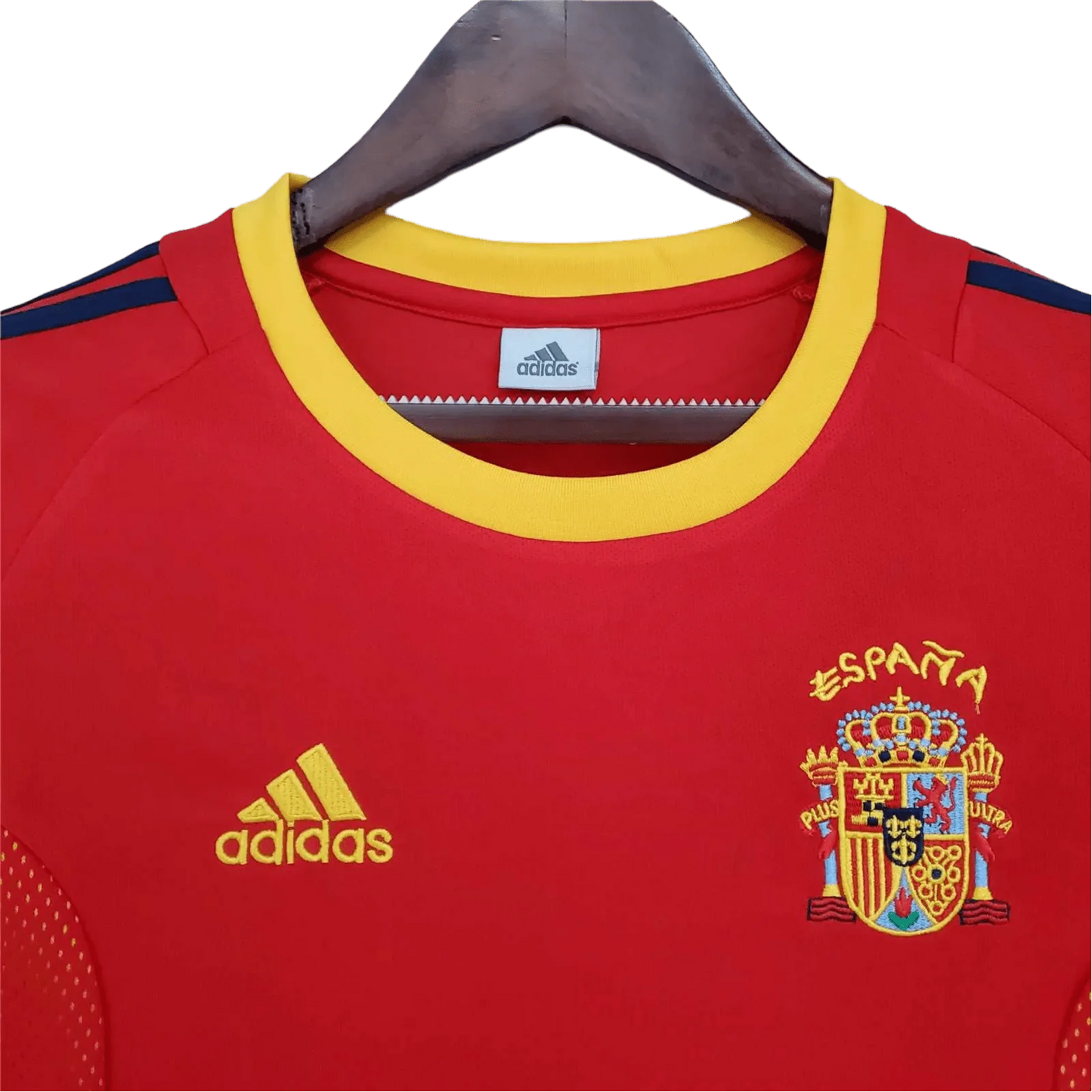 https://cdn.shopify.com/s/files/1/0826/7228/8075/files/2002-spain-home-red-retro-kit-954981.webp?v=1741197164