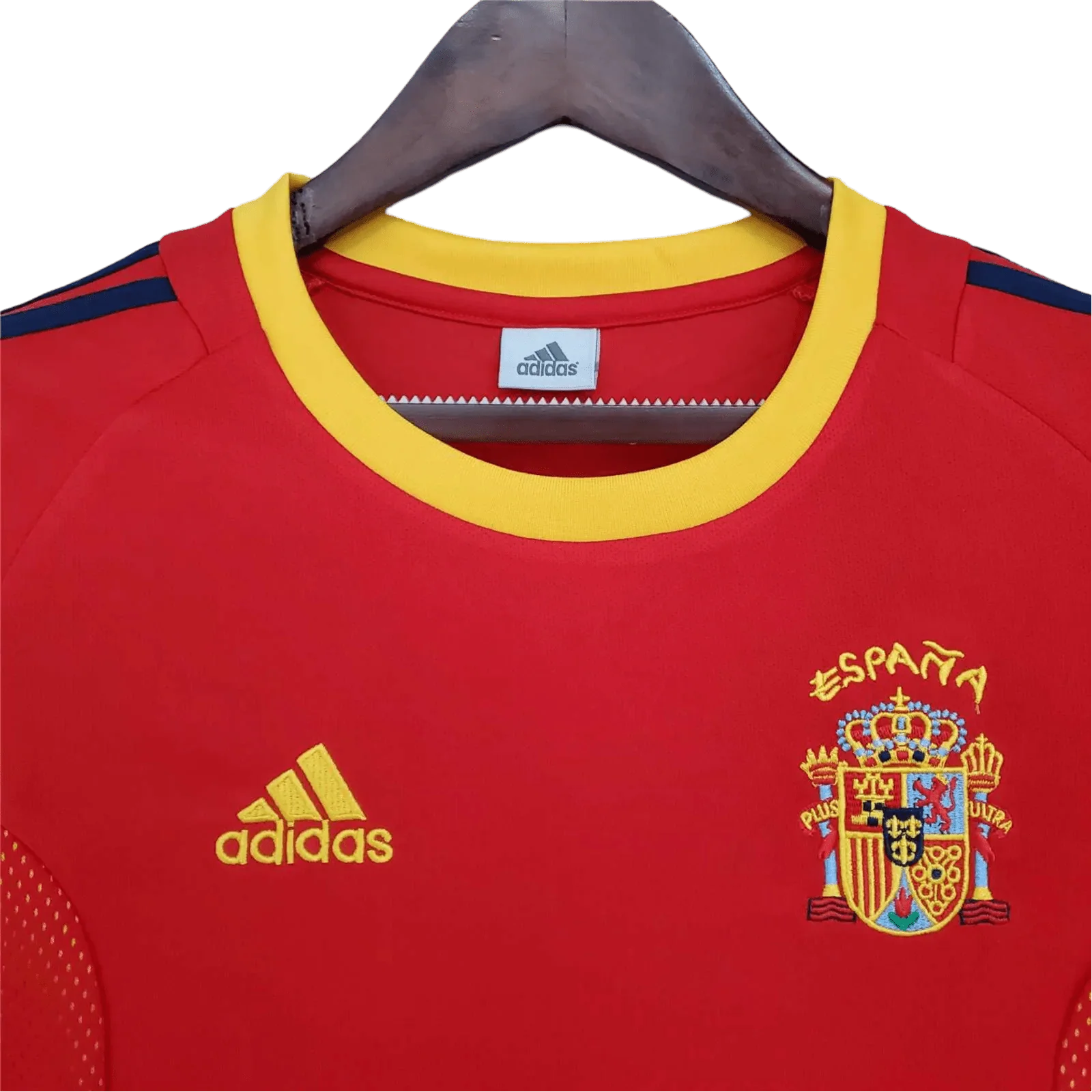 https://cdn.shopify.com/s/files/1/0826/7228/8075/files/2002-spain-home-red-retro-kit-954981.webp?v=1741197164
