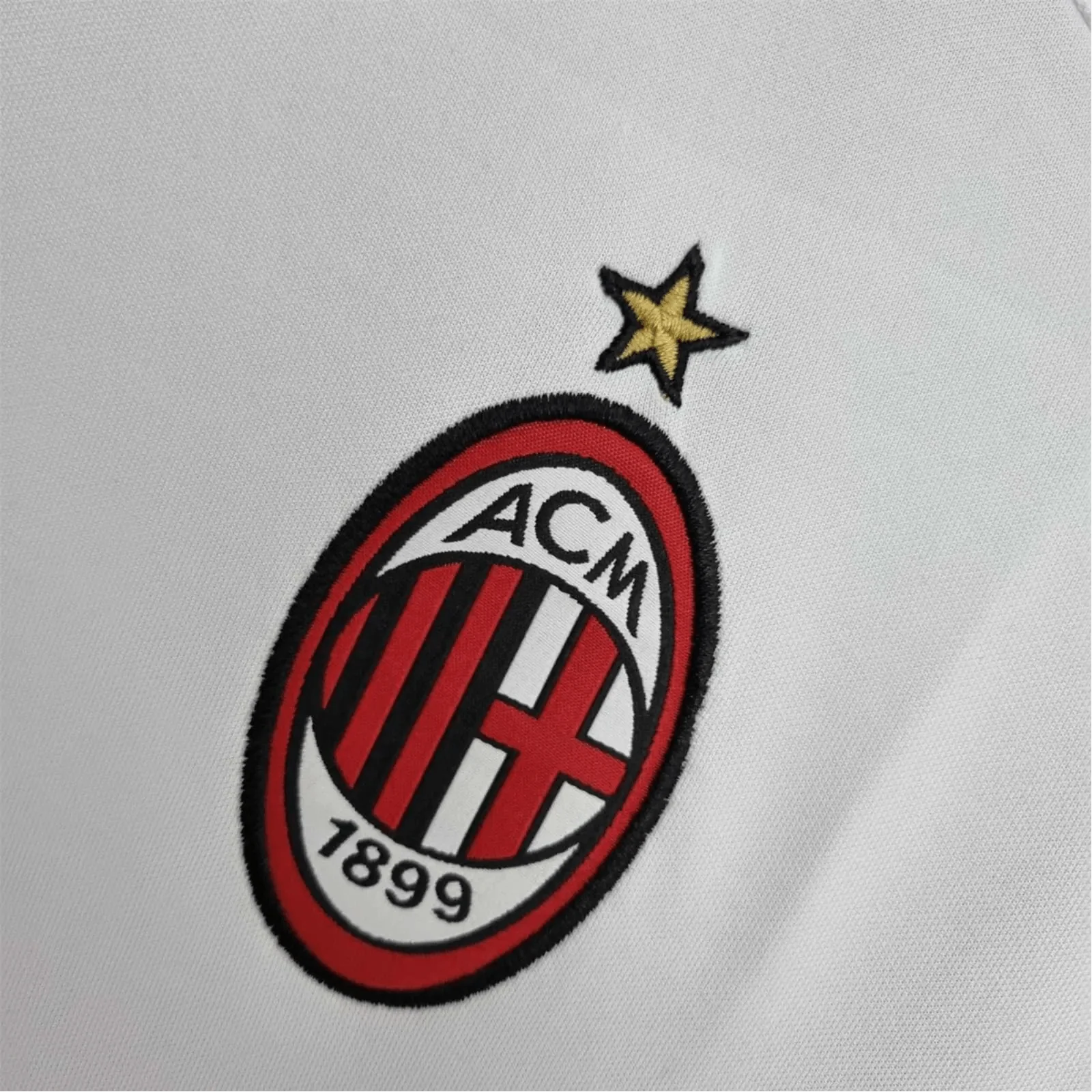 https://cdn.shopify.com/s/files/1/0826/7228/8075/files/20022003-ac-milan-for-peace-champions-league-final-edition-retro-kit-799547.webp?v=1741197278